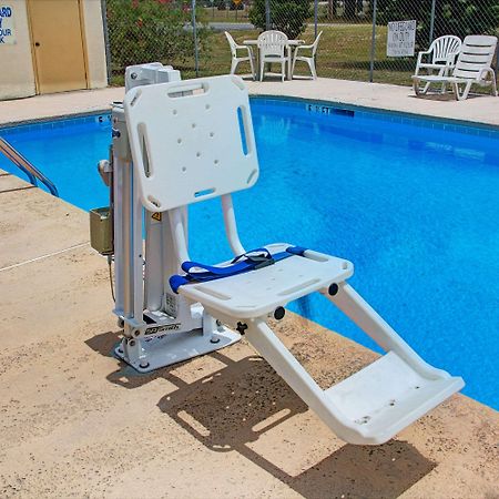 Super 8 By Wyndham Walterboro Hotel Exterior foto