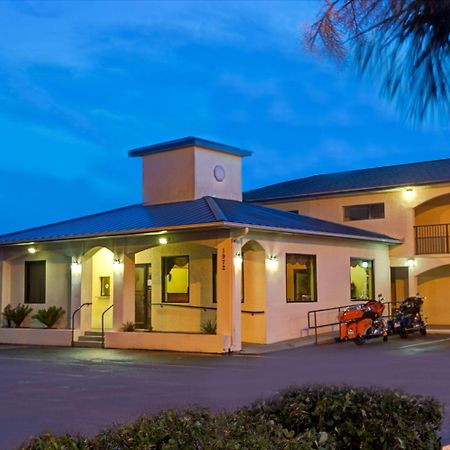 Super 8 By Wyndham Walterboro Hotel Exterior foto