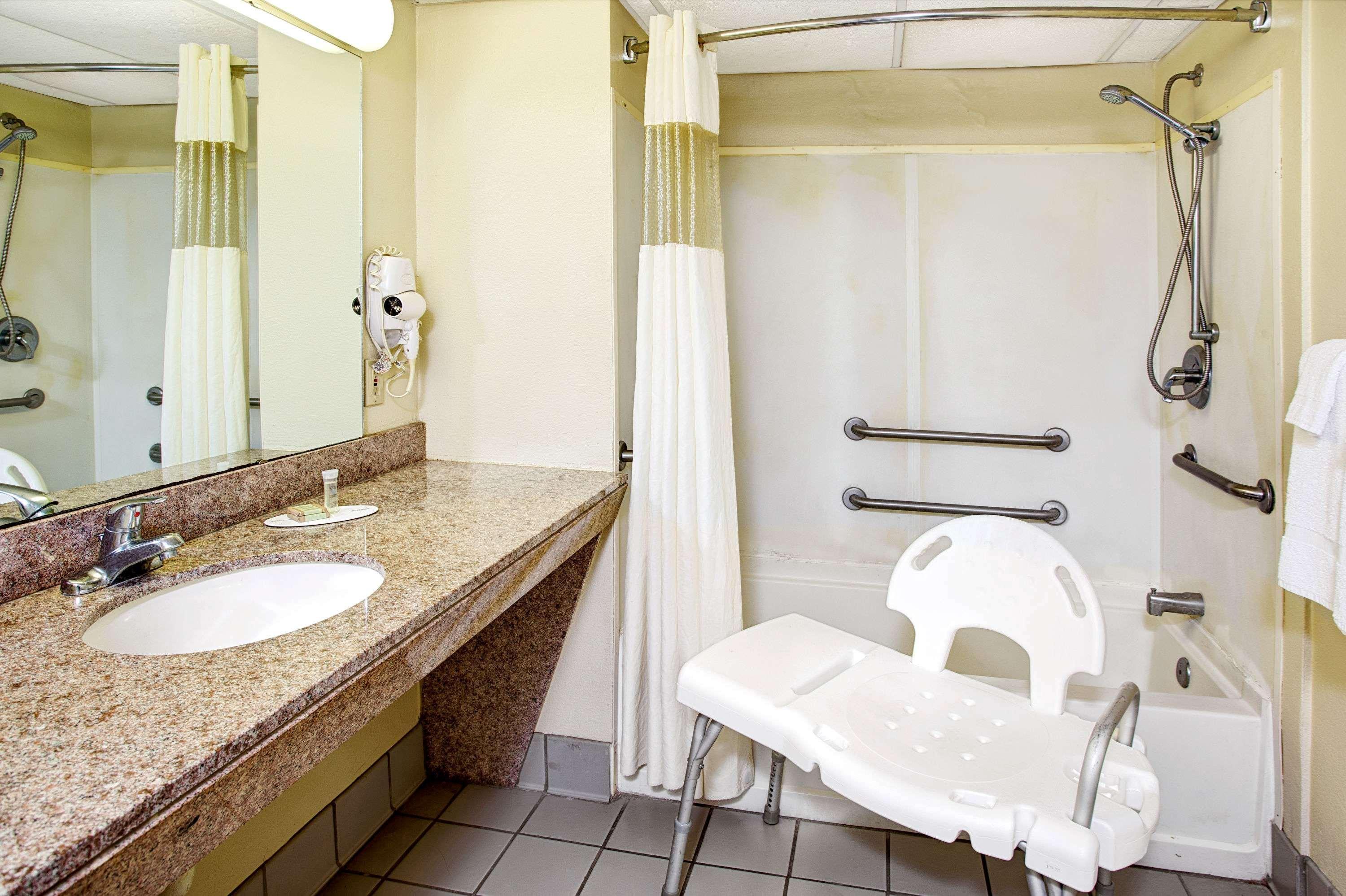 Super 8 By Wyndham Walterboro Hotel Exterior foto