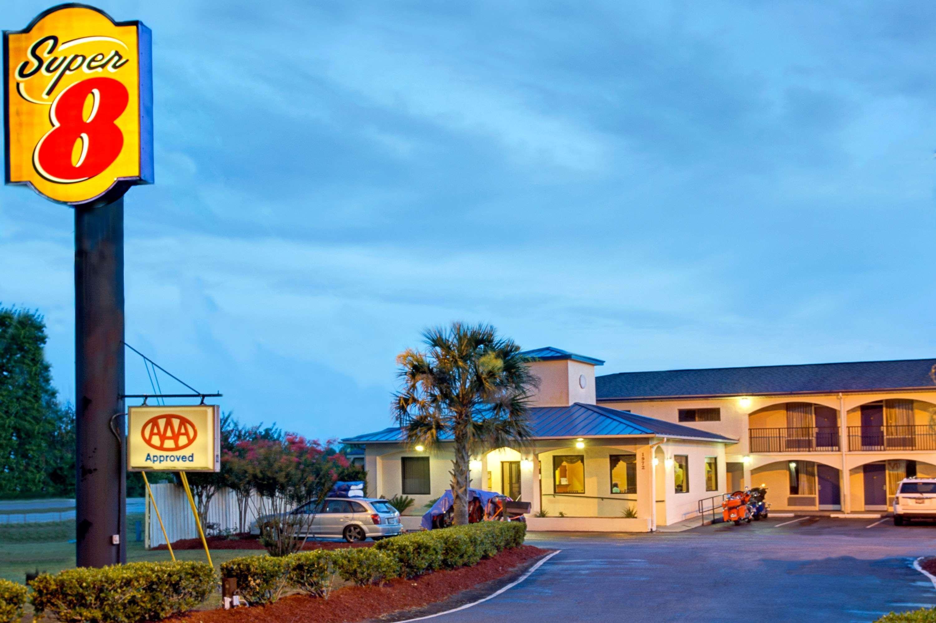 Super 8 By Wyndham Walterboro Hotel Exterior foto