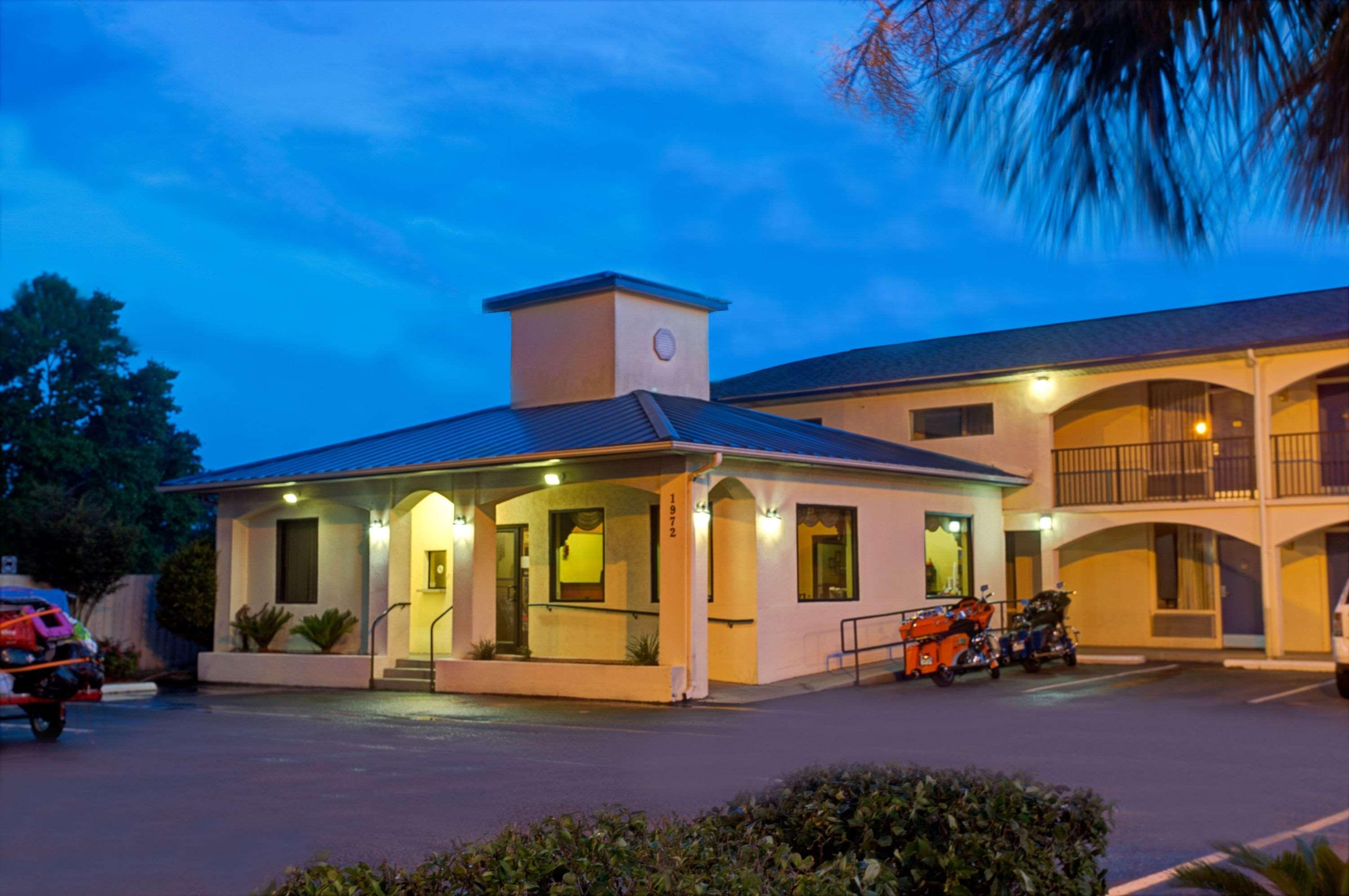 Super 8 By Wyndham Walterboro Hotel Exterior foto