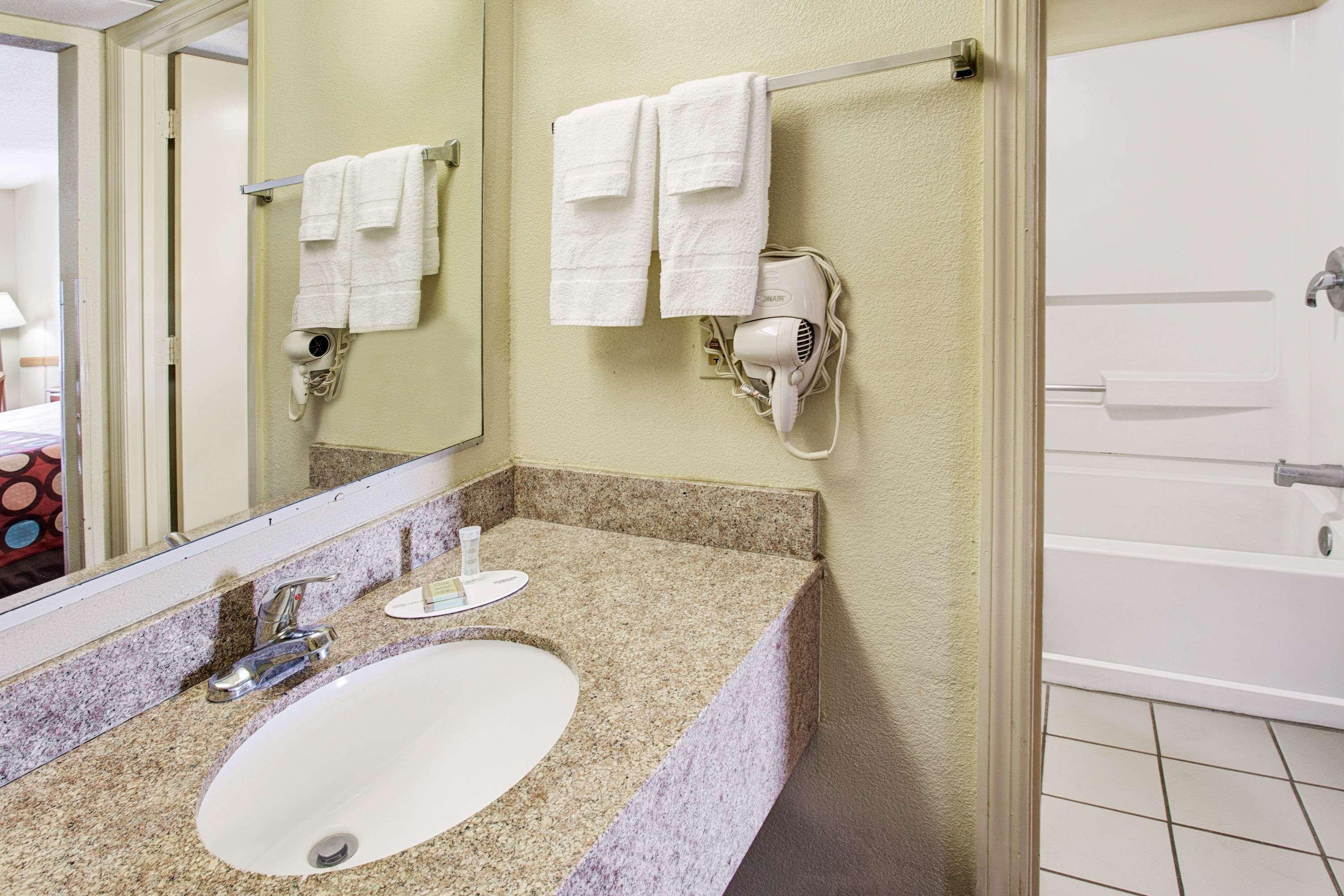 Super 8 By Wyndham Walterboro Hotel Exterior foto