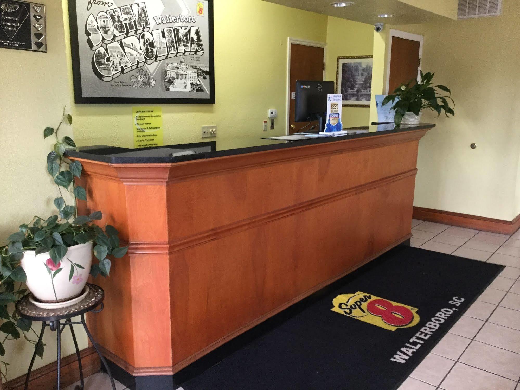 Super 8 By Wyndham Walterboro Hotel Exterior foto
