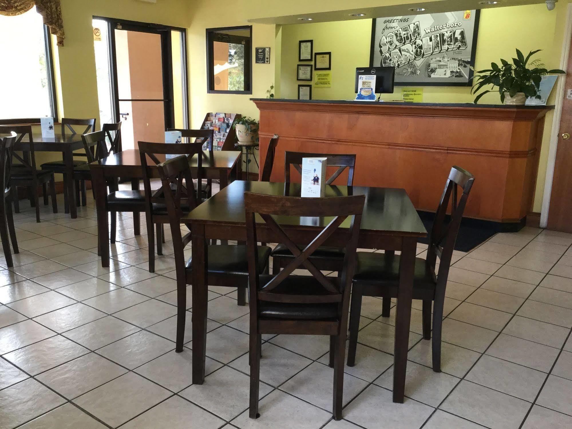 Super 8 By Wyndham Walterboro Hotel Exterior foto